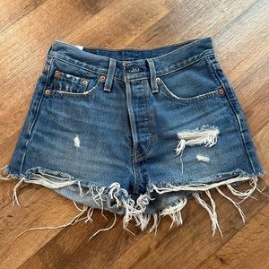 Levis 501 shorts. Size 25
